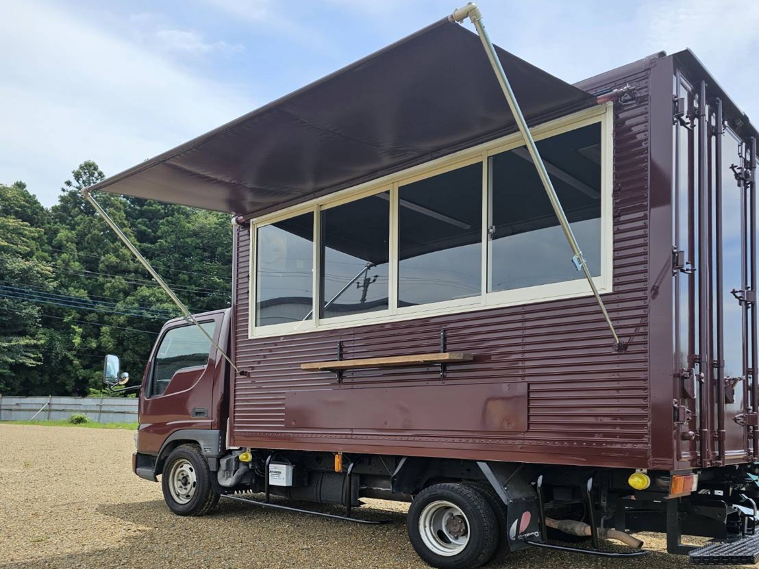 準中型タイプのキッチンカー
